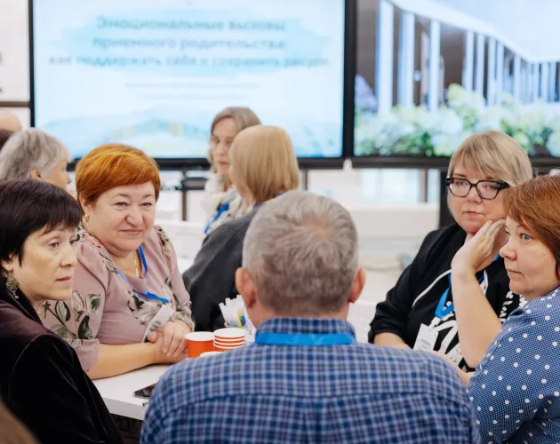 Психологи «Точки будущего» провели круглый стол для приемных родителей Иркутской области