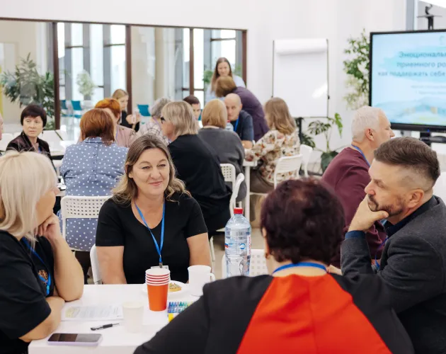Психологи «Точки будущего» провели круглый стол для приемных родителей Иркутской области