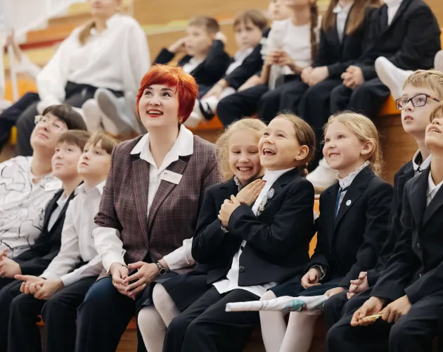 На XI общешкольной Ассамблее наградили сотрудников за вклад в развитие образовательного комплекса