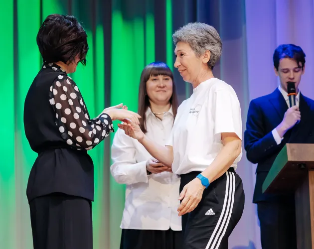 На XI общешкольной Ассамблее наградили сотрудников за вклад в развитие образовательного комплекса