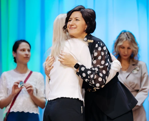 На XI общешкольной Ассамблее наградили сотрудников за вклад в развитие образовательного комплекса