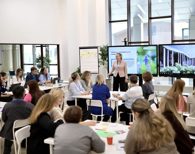 В «Точке будущего» провели круглый стол для специалистов служб сопровождения приемных семей