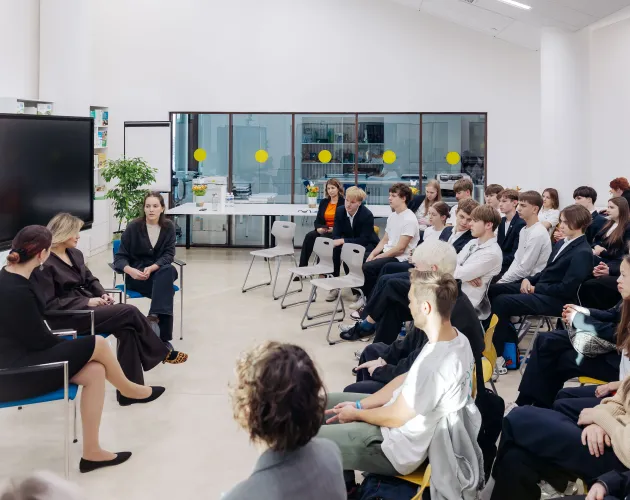 Ученики «Точки будущего» провели встречу с выпускниками школы