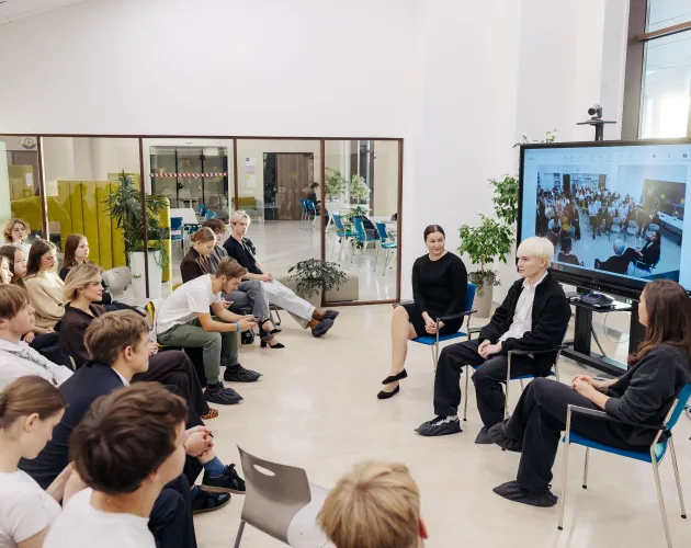 Ученики «Точки будущего» провели встречу с выпускниками школы