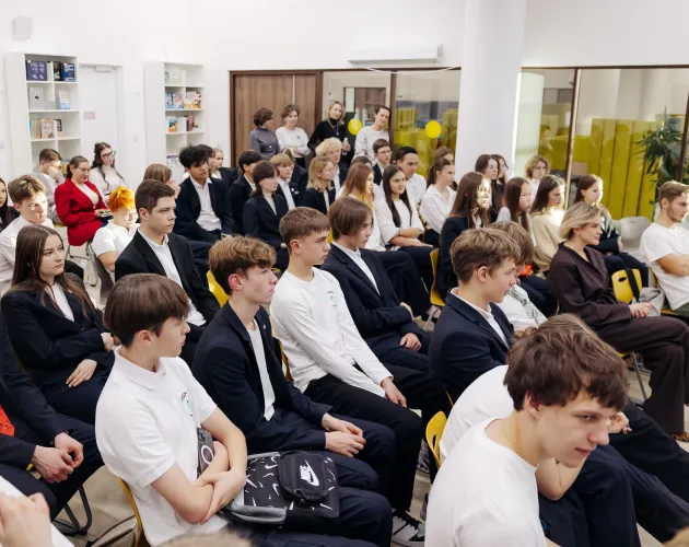 Ученики «Точки будущего» провели встречу с выпускниками школы