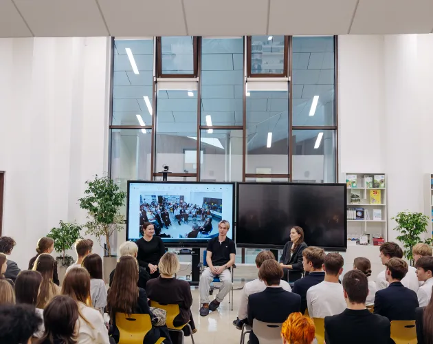 Ученики «Точки будущего» провели встречу с выпускниками школы