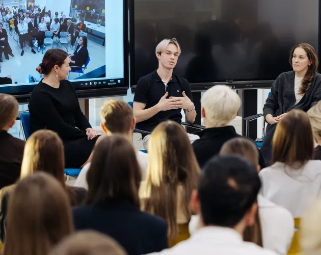 Ученики «Точки будущего» провели встречу с выпускниками школы