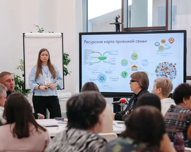 Психологи «Точки будущего» провели круглый стол для приёмных семей региона