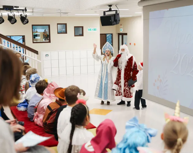 Первоклассники «Точки будущего» проводили Старый год на праздничном фото-квесте