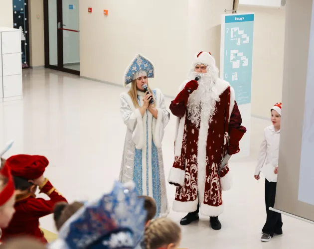 Первоклассники «Точки будущего» проводили Старый год на праздничном фото-квесте