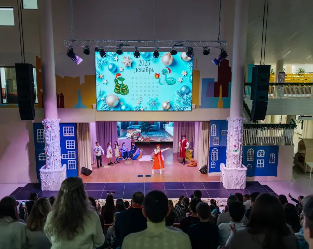 На Новогоднем спектакле в «Точке будущего» рассказали историю о праздничном чуде