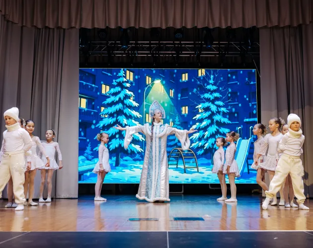 На Новогоднем спектакле в «Точке будущего» рассказали историю о праздничном чуде