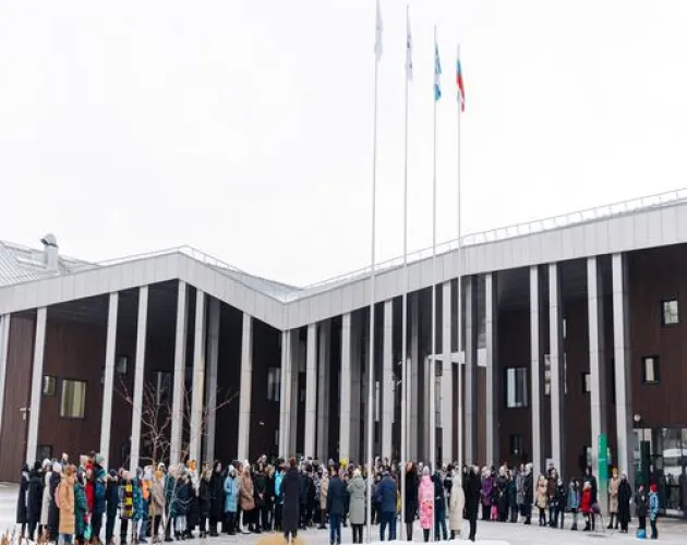 Флаги торжественно подняли в «Точке будущего»
