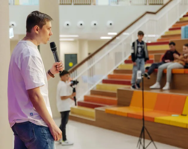 Амбассадор экосистемы VK при поддержке «Точки будущего» рассказал детям о работе в сфере IT