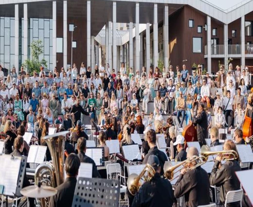 Концерт Иркутской областной филармонии впервые состоялся во внутреннем дворе «Точки будущего»