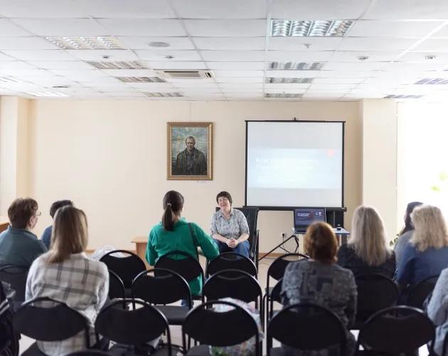 Педагог-библиотекарь Ирина Абдулова представила «Точку будущего» на фестивале «КнигаМарт –2023»